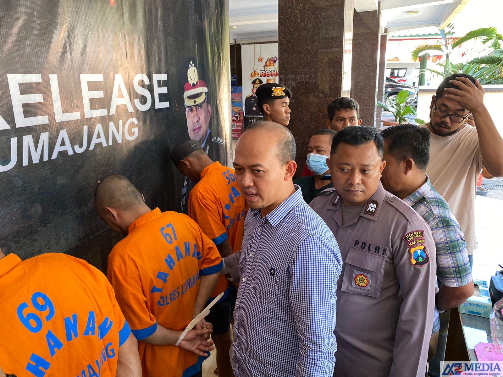 IMG 20230811 WA0011 Polres Lumajang Berhasil Tangkap 4 Orang Palsukan Kartu Pajak E-Pasir