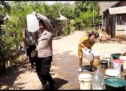 IMG 20230913 WA0142 Polsek Ngetos Bersama BPBD Kabupaten Nganjuk dan Pemdes Salurkan Air Bersih untuk 120 KK Warga Dusun Jatirejo