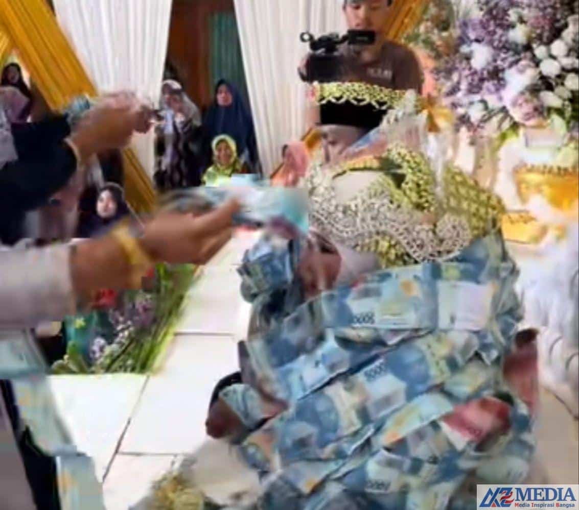 IMG 6033 Mengapa pengantin madura di kalungi uang saat menikah,ini alasannya