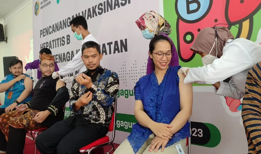 IMG 6090 Tenaga Medis dan Tenaga Kesehatan di Tulungagung Divaksin Hepatitis B