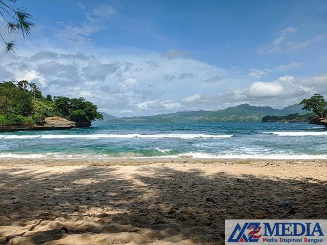 Panorama Alam Pantai Coro Tulungagung