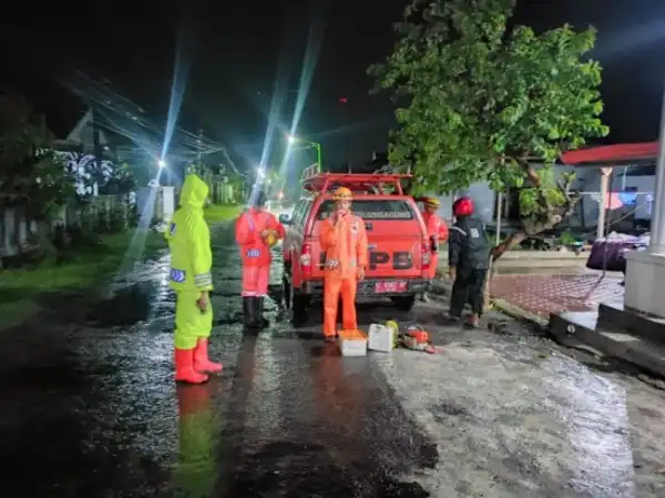 Bencana angin puting beliung menerjang puluhan rumah warga Desa Tanggung Kejatimtimes P0a4639d715de6da0.md Bencana Puting Beliung di Tulungagung, Porak-poranda Puluhan Rumah di Desa Tanggung