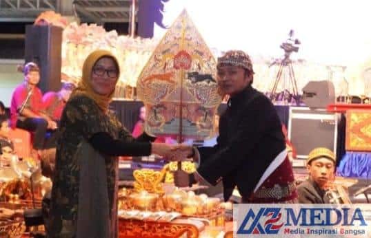 IMG 20240204 WA0051 1 Lakon Arjuno Dagang bersama kidalang Gilang Bima Nugroho di pasar Wates kabupaten Kediri.