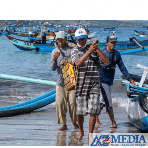 medium 7244274bbc272099bab09c1f80d99d95 Ombak mencapai ketinggian 5 meter, Nelayan di Tulungagung Berhenti Melaut.