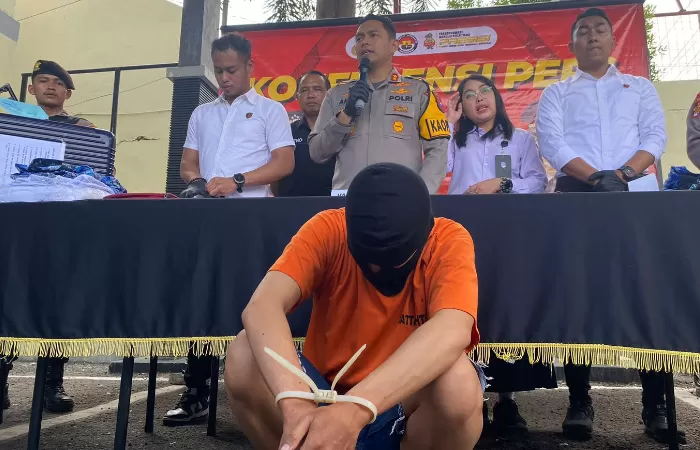 Tipu Ratusan Jamaah Umroh di Tulungagung, Dirut PT Arofahmina Diringkus saat berada di Kota Surabaya 3 IMG 6346 Tipu Ratusan Jamaah Umroh di Tulungagung, Dirut PT Arofahmina Diringkus saat berada di Kota Surabaya