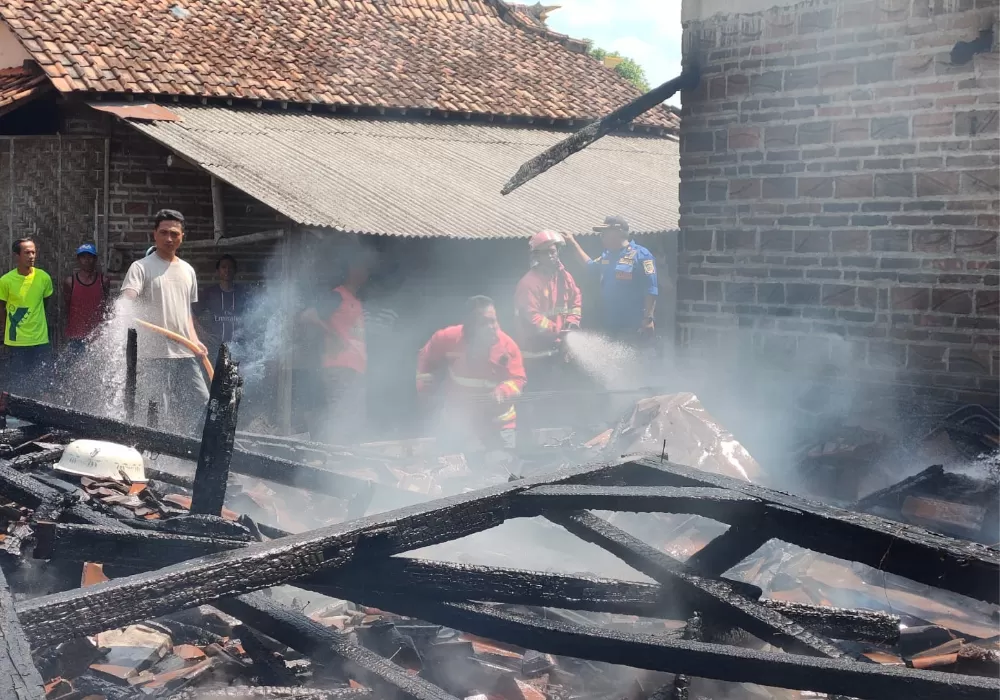 Lupa Matikan Kompor, Rumah Seorang Lansia Ludes Terbakar. 3 20240321 183237 0000 387323992 Lupa Matikan Kompor, Rumah Seorang Lansia Ludes Terbakar.