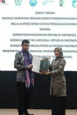 KPK HIBAHKAN DUA BIDANG TANAH KE PEMERINTAH KABUPATEN KEDIRI SENILAI  RP 3,9 MILYAR