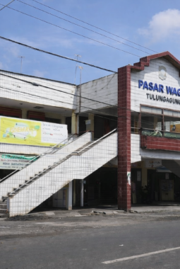 Pasar Wage Uji Ketahanan: Pembeli Beralih ke Belanja Online