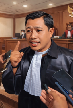 Rofian: Dari Penjual Jamu Keliling Menjadi Pengacara, Mengangkat Derajat Keluarga